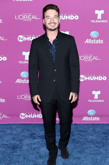 Celebridades latinas despliegan glamour en alfombra azul de premios 'Tu Mundo'