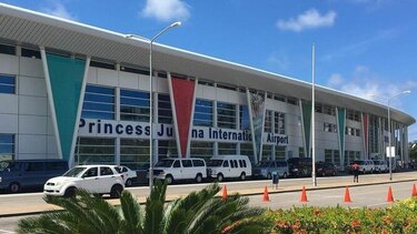 Incautan lingotes de oro en avión procedente de Venezuela en isla de San Martín