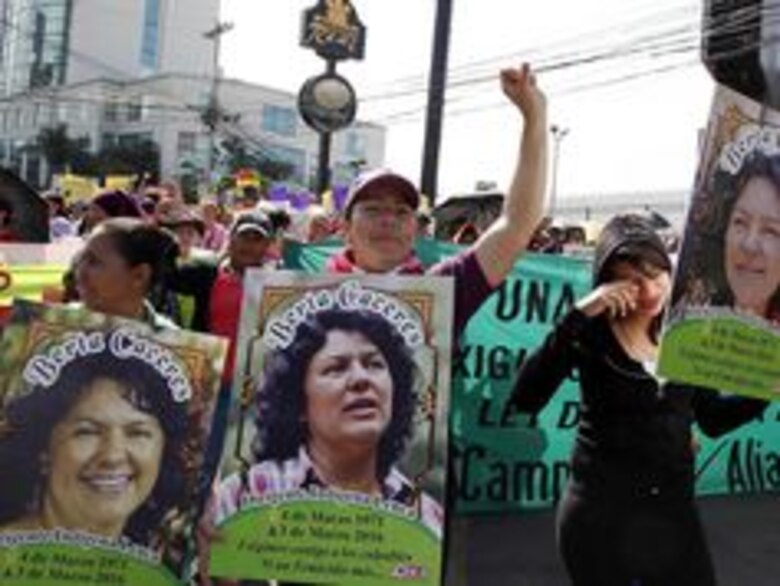 Cientos de entidades presionan a Kerry tras asesinato de Berta Cáceres