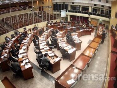 Tercer debate para las becas universales