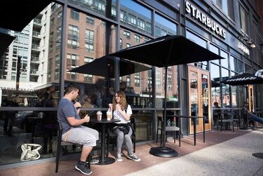 Starbucks abre su primer café en lengua de signos