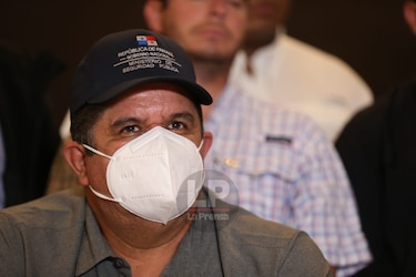 El ministro dice que cualquier persona tatuada puede ser policía, pero antes debe quitarse el dibujo