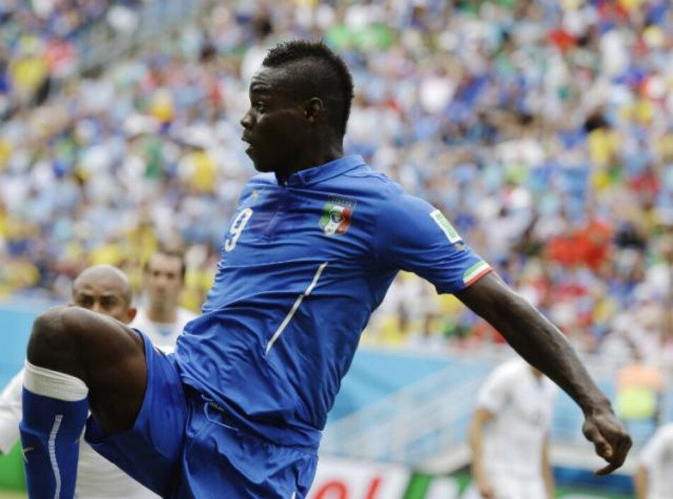 Mario Balotelli vuelve a la liga inglesa; jugará con Liverpool