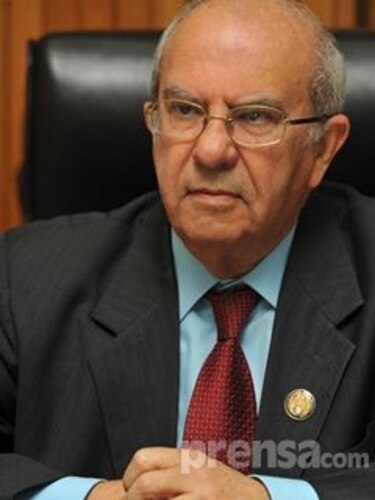 García de Paredes se defiende de críticas por proyecto de reelección