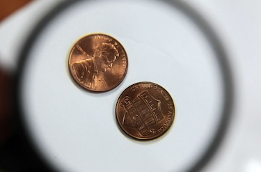 Se dispara el dólar negro en Venezuela; el billete más grande equivale a dos centésimos de dólar