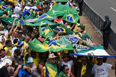 Brasil: Seguidores de Jair Bolsonaro se congregan para esperar toma de posesión