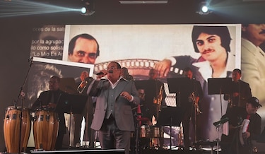 Tony Vega celebra en Panamá sus 49+1 años de trayectoria al ritmo de salsa y nostalgia