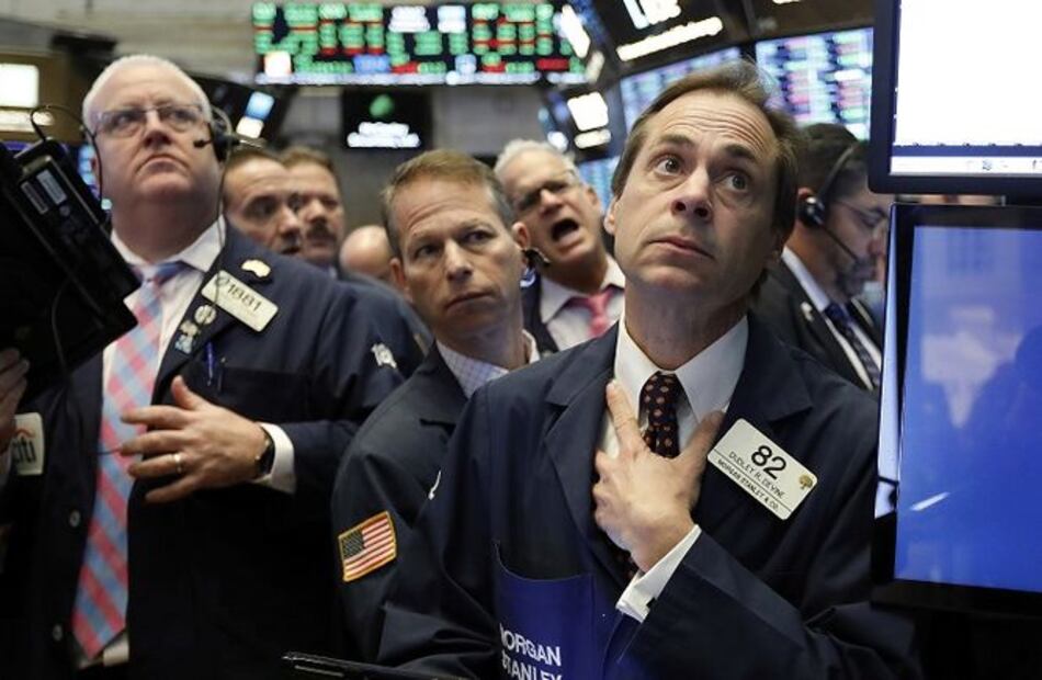 Compañías tecnológicas y bancos lideran caída en Wall Street