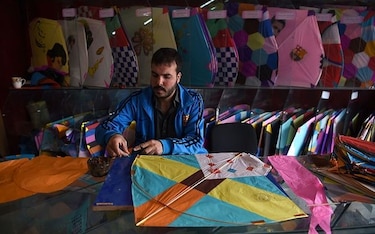 Las cometas de viento, un negocio familiar en Kabul