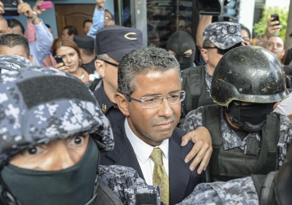 Juez salvadoreño decide sobre hospitalización de recluido expresidente Flores