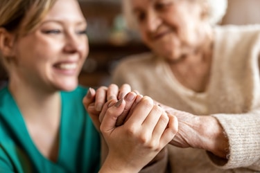 La menopausia causa un “precipicio fisiológico” que puede mostrar síntomas diez años antes.