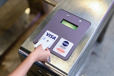 Viaje en el Metro de Panamá utilizando tarjetas de pago sin contacto Visa desde ya