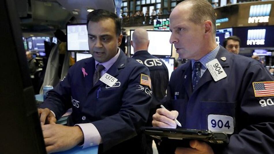 Fuerte baja en Wall Street; el Dow Jones pierde 300