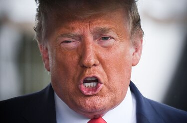 Trump busca evitar testimonio de exasesores sobre asalto al Capitolio