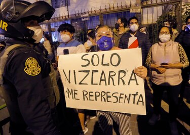 El jefe parlamentario Manuel Merino asume como presidente de Perú