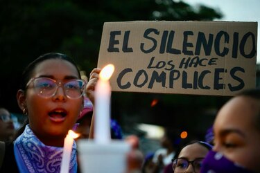 Ánimos caldeados en la protesta que se realiza en la Asamblea por caso de presunta agresión contra una estudiante
