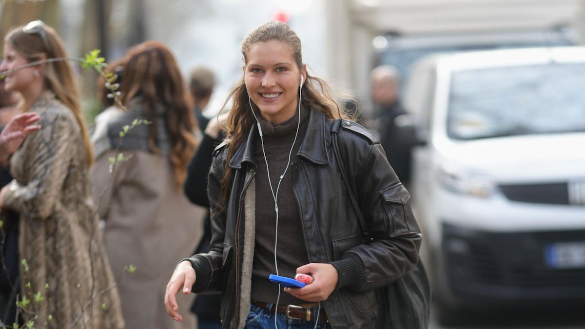 El resurgir de los audífonos con cable ante las críticas contra los inalámbricos