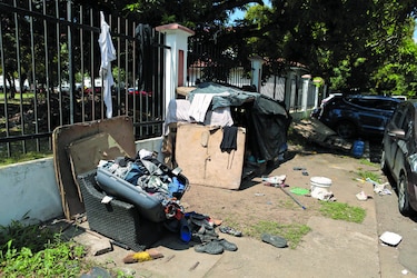 Indigencia y basura en la avenida Balboa