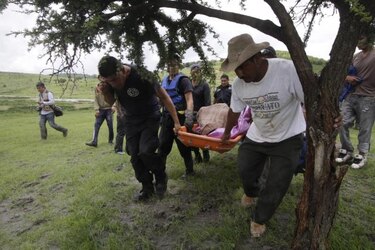 El huracán Cristina gana fuerza mientras se aleja de las costas mexicanas