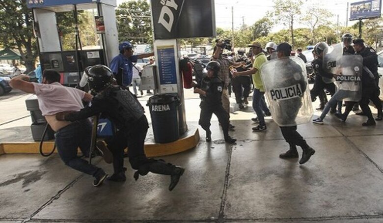 Nicaragua: Policía detiene a más de 100 manifestantes; nuncio apostólico gestiona liberaciones