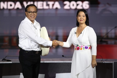 Perú elige entre derechista Fujimori e izquierdista Sánchez a noveno presidente en 10 años
