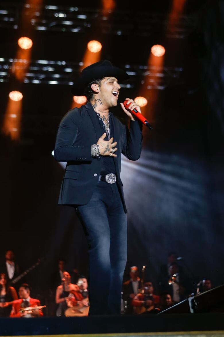 ‘¡Qué xopá Panamá!’: Christian Nodal cautiva al público, entre amor, despecho, tequila y mariachis