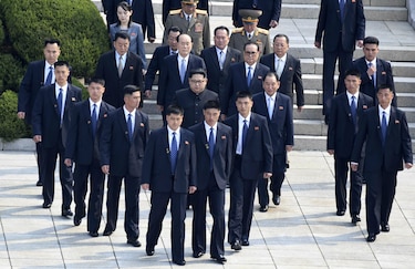 La guardia de Kim Jong Un, una escolta que no dejaría pasar 'ni una hormiga'