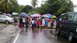 Padres de familia cierran carretera en Bocas del Toro