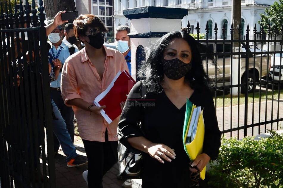 Nuevas denuncias en litigio por lingotes de oro entre la diputada Zulay Rodríguez y antiguos clientes