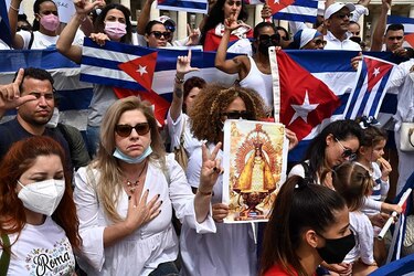 Papa afirma al pueblo cubano que está ‘cerca’ en estos ‘momentos difíciles’ y llama al ‘diálogo’