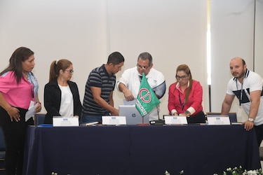CD lleva un 32% de avance en escrutinio; piden celeridad en el conteo