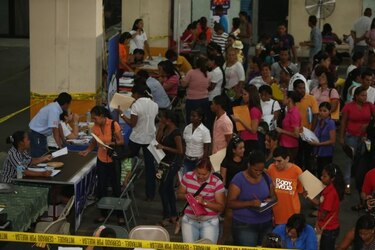 Baja el desempleo en EU pero se debilita creación de puestos de trabajo