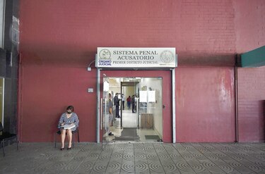 Reemplazan pena de prisión por trabajo comunitario a sacerdote condenado por actos libidinosos contra menor