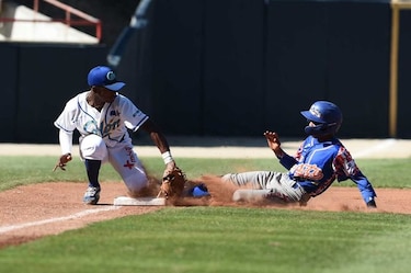 Cerrada lucha por la clasificación en el béisbol juvenil