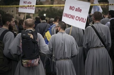 Protestas en Roma por el plan de permitir adopciones en uniones gay