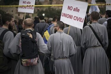 Protestas en Roma por el plan de permitir adopciones en uniones gay