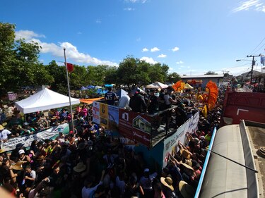 Carnaval 2025: En La Villa de Los Santos desfilan las reinas y arranca la fiesta