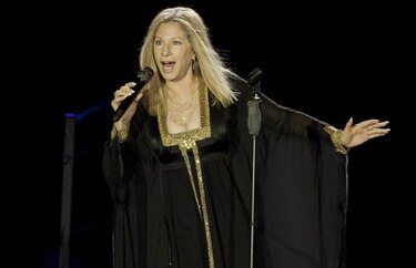 Barbra Streisand une su voz a la de Elvis Presley en el disco "Partners"