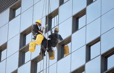 Colombia aprueba ley que baja carga fiscal a empresas