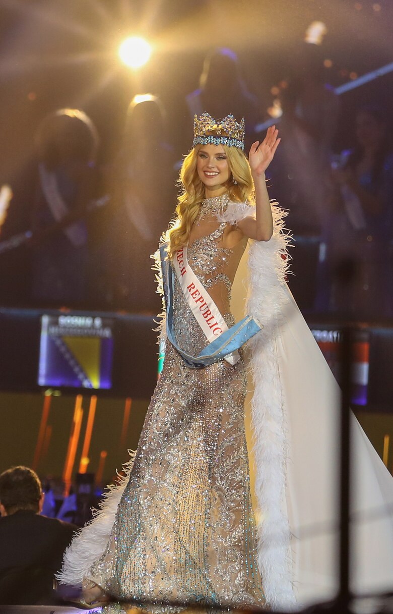 La checa Krystyna Pyszková es coronada Miss Mundo en India