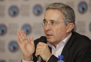Uribe denuncia falta de garantías políticas para campaña electoral colombiana