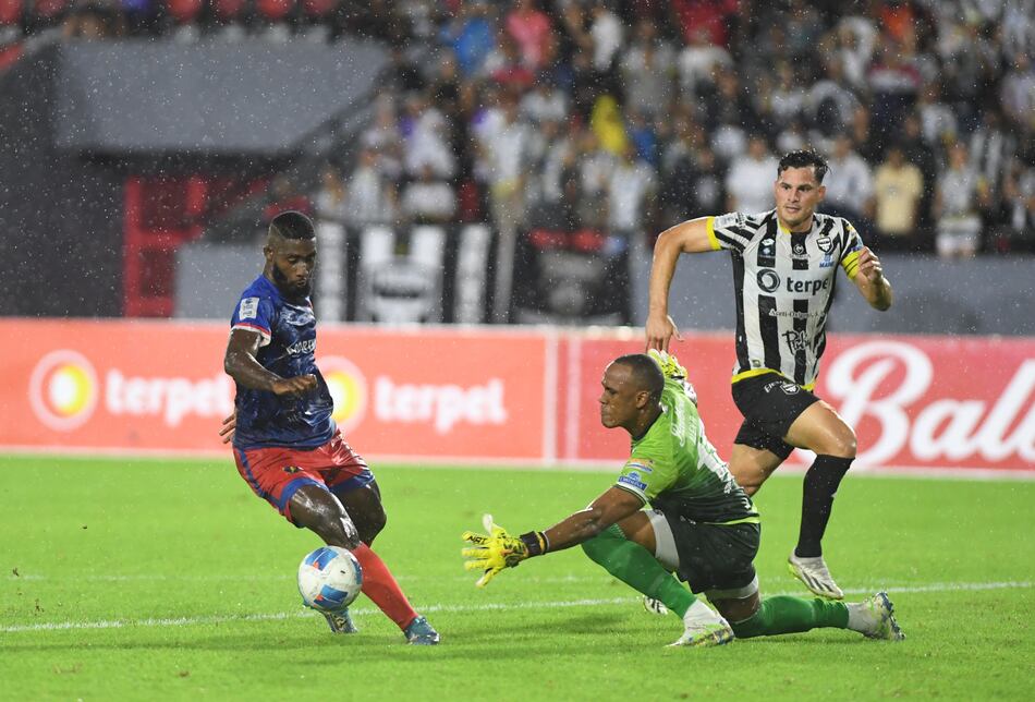 Plaza Amador pega primero y da un paso a la final de la LPF