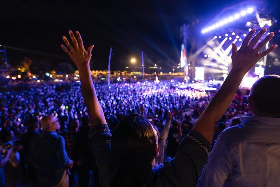 Festival de música en la cinta costera: un mar de alegría y fe