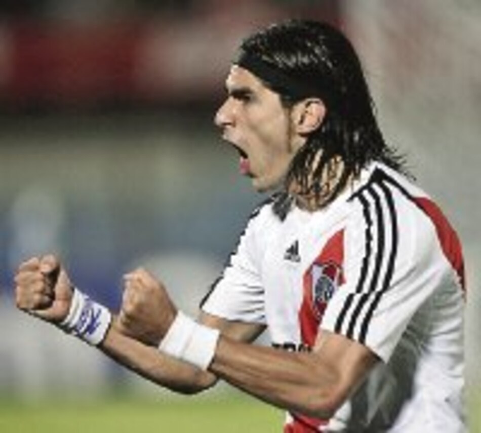 Abreu retorna al River y le da goles