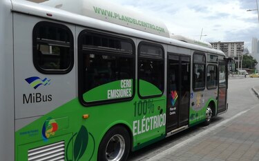 ¿Qué pasó con los buses eléctricos que operarían en el Casco?