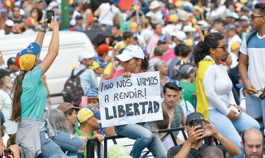 Venezolanos vuelven a exigir en las calles la salida de Maduro
