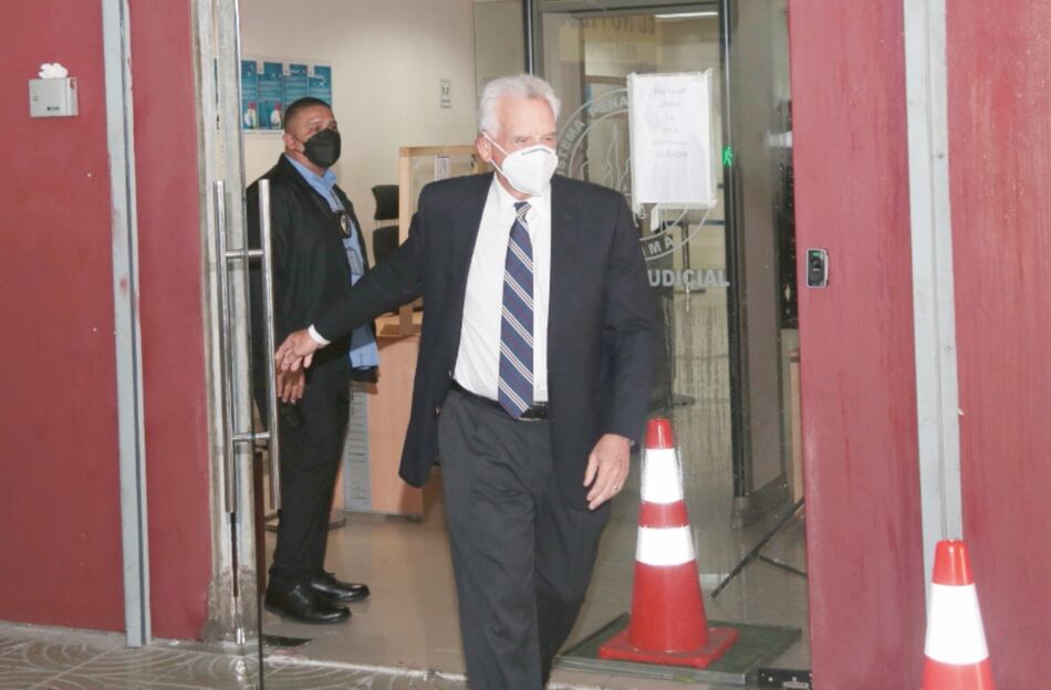 Pinchazos: Stanley Motta reconoció dos correos espiados