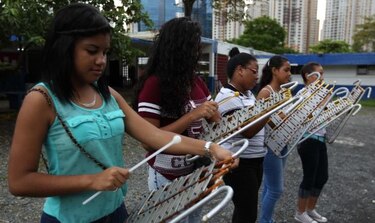 Estudiantes, listos para rendir honor a la patria