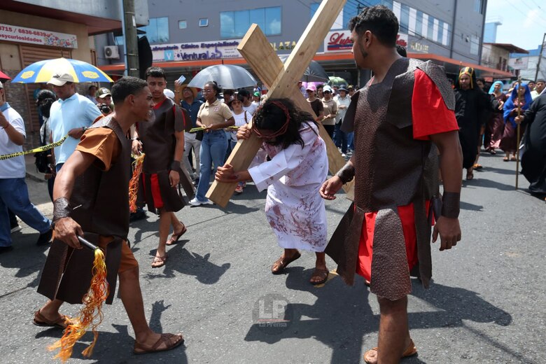 Feligreses reviven la pasión de Cristo este Viernes Santo