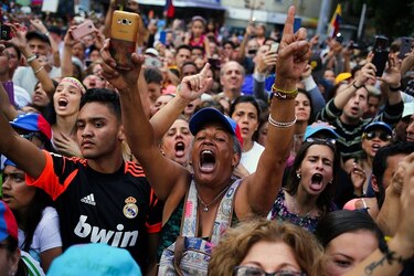 'Venezuela va a salir de la penumbra' , promete Guaidó durante protesta por el apagón